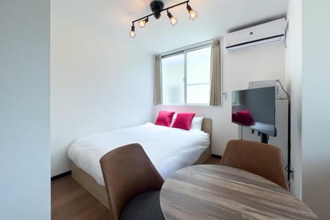 Bed, TV and multimedia, Seating area, Bedroom, air conditioner
