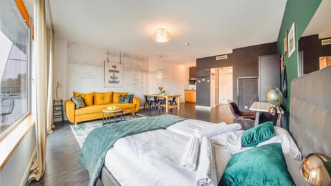 Bed, Photo of the whole room, Seating area, Dining area