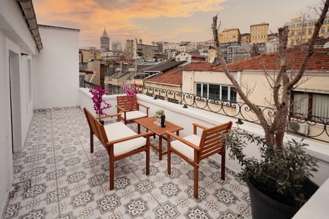Balcony/Terrace, Landmark view