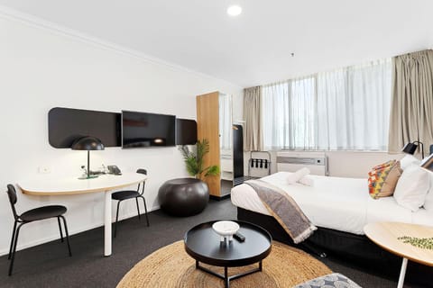 Bed, Seating area