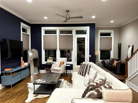 TV and multimedia, Living room, Seating area