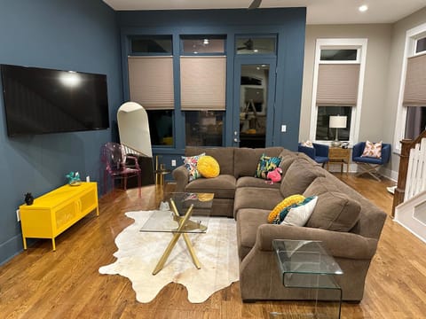 Communal lounge/ TV room, TV and multimedia, Living room, Seating area