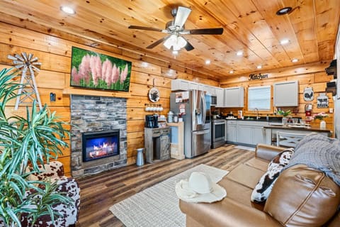 Property building, Kitchen or kitchenette, Living room, Seating area, Dining area, dishwasher, kitchen