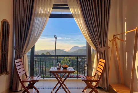 Day, Natural landscape, View (from property/room), Balcony/Terrace, Seating area, Mountain view