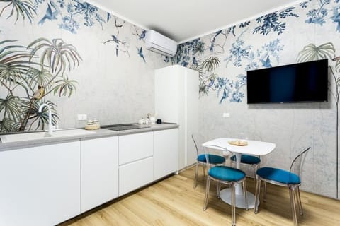 TV and multimedia, Kitchen or kitchenette, Seating area, Dining area