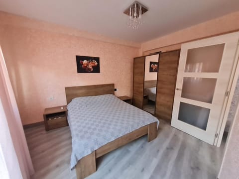 Bed, Photo of the whole room, Bedroom, wardrobe
