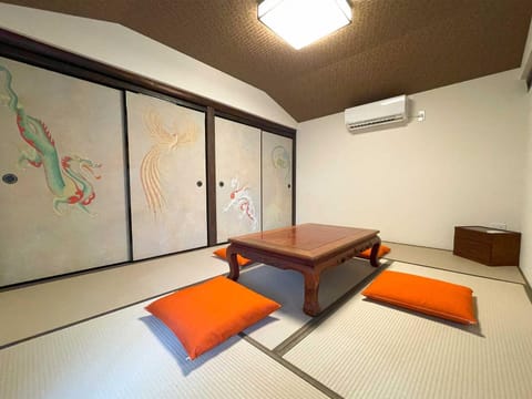 Living room, Photo of the whole room, Bedroom, air conditioner