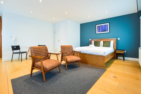 Bed, Seating area, Bedroom