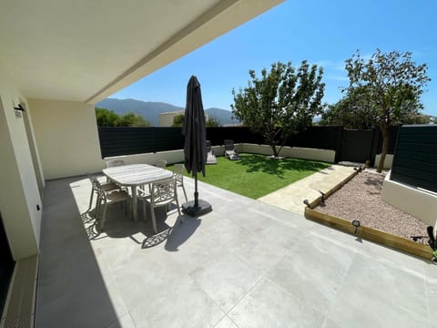 Patio, Natural landscape, Garden, View (from property/room), Balcony/Terrace, Dining area, Garden view, Mountain view