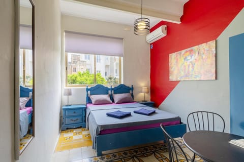 Quiet double ensuite room Bed and Breakfast in Sliema