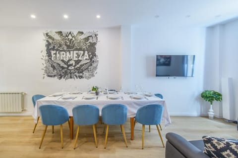 TV and multimedia, Seating area, Dining area