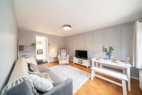 Communal lounge/ TV room, TV and multimedia, Living room, Photo of the whole room, Seating area