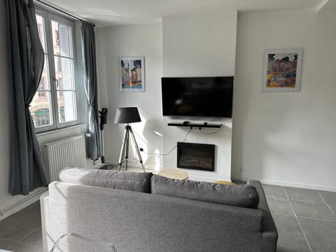 Communal lounge/ TV room, TV and multimedia, Living room, flat iron