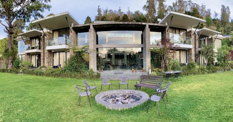 Property building, Day, Natural landscape, Garden, Garden view