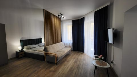 TV and multimedia, Living room, Seating area, Bedroom