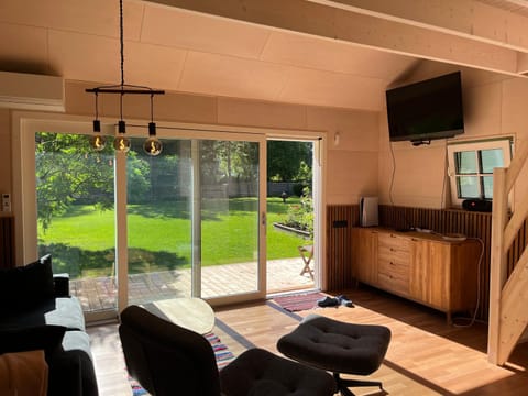Communal lounge/ TV room, TV and multimedia
