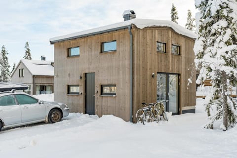 Property building, Winter, Parking