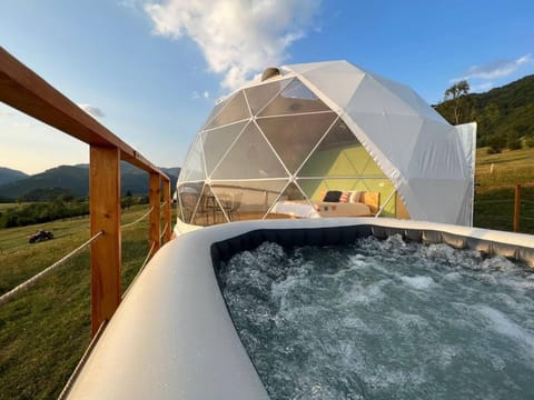 Starry Dome - Manta's Retreat Glamping Cornereva Luxury tent in Serbia