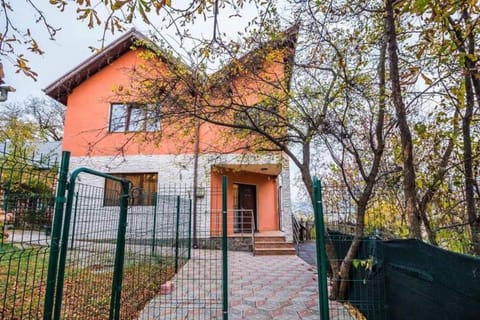 Property building, Day, Garden, Garden view