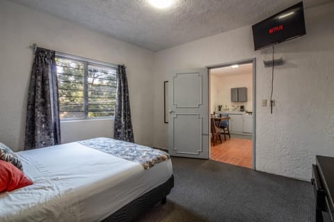 TV and multimedia, Photo of the whole room, Bedroom