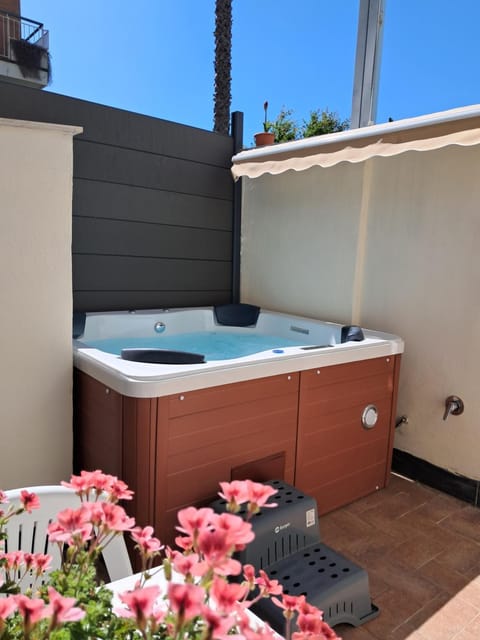 Hot Tub, Swimming pool
