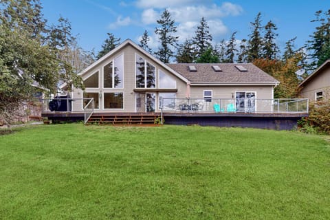 Emerald View Outlook House in Camano Island