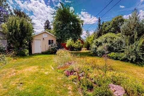 Gateway to Yellowstone and Tetons! Mtn-View Retreat House in Ashton