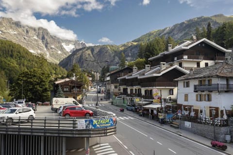 Property building, Street view