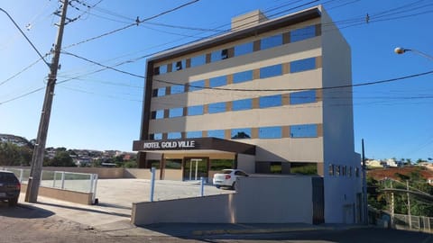 Property building, Day, Street view, Location, Parking