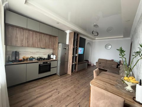 Kitchen or kitchenette, Seating area