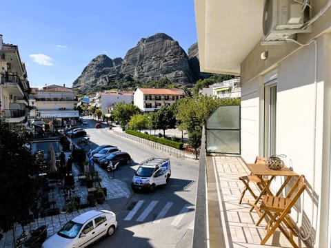 Property building, Day, Neighbourhood, Natural landscape, View (from property/room), Balcony/Terrace, Balcony/Terrace, City view, Mountain view, Street view, Location