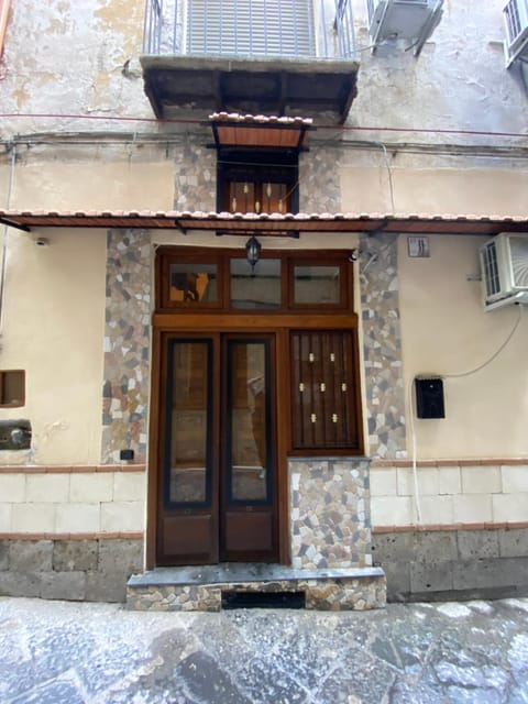Property building, Facade/entrance, Day
