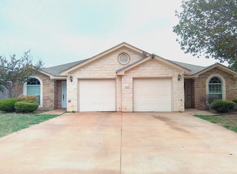 Setting the right vibes. Apartment in Killeen