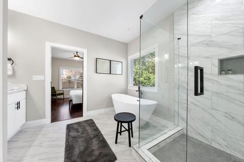 Twin Homes - 8 Bedroom Retreat In Central ATL House in Atlanta