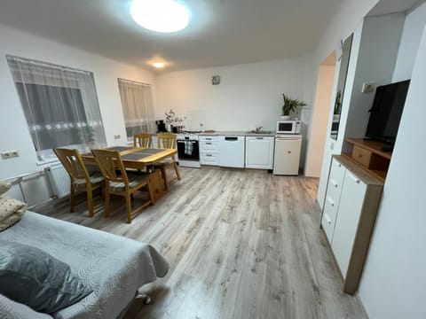 Communal lounge/ TV room, TV and multimedia, Kitchen or kitchenette, Dining area, dishwasher, oven, stove