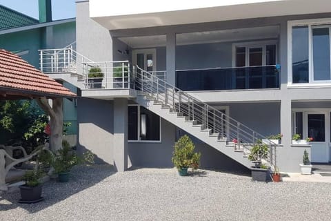 Property building, Day, Balcony/Terrace