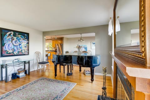 Federal Way Vacation Rental Bay and Mountain Views! House in Federal Way