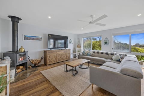 Living room, Seating area, fireplace