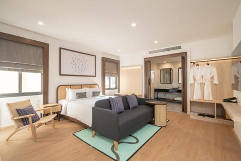 Bed, Living room, Other, Photo of the whole room, Seating area, Bedroom, wardrobe