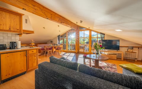 View (from property/room), Living room, Dining area, Mountain view, toaster, kitchen