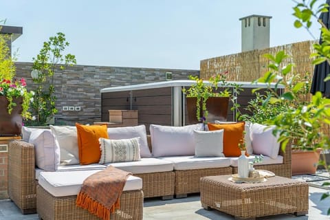 [Via Indipendenza] – Attico di lusso con Piscina Apartment in Bologna