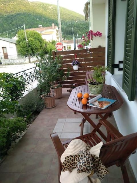 Property building, Day, Natural landscape, View (from property/room), Balcony/Terrace, Dining area, Mountain view