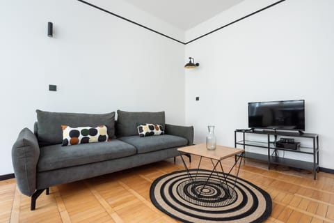 Communal lounge/ TV room, TV and multimedia, Living room, Seating area, Evening entertainment