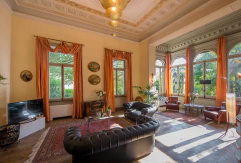 Communal lounge/ TV room, Lounge or bar