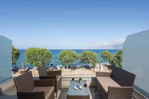 Day, Natural landscape, View (from property/room), Balcony/Terrace, Seating area, Sea view