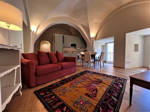 TV and multimedia, Kitchen or kitchenette, Living room, Seating area, Dining area