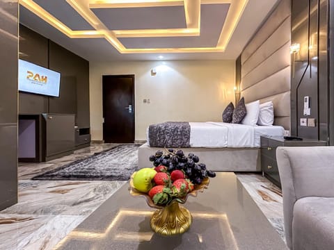 Restaurant/places to eat, TV and multimedia, Living room, Seating area, Swimming pool, Breakfast, locker, oven, room service