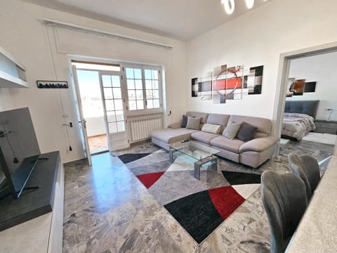 Communal lounge/ TV room, TV and multimedia, Kitchen or kitchenette, Living room, Seating area, Evening entertainment, fireplace, air conditioner