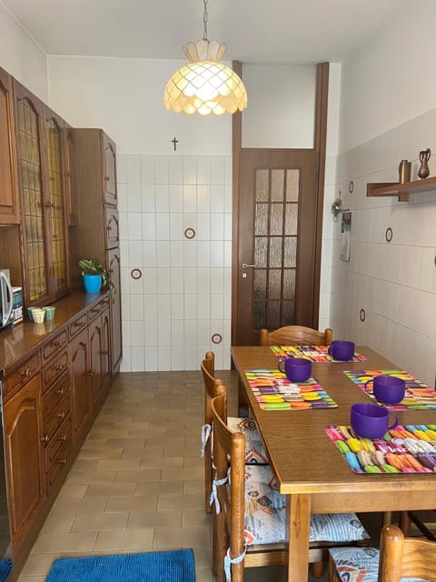 Kitchen or kitchenette, pet friendly, kitchen