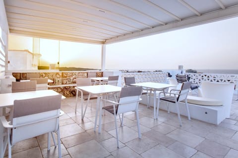 Property building, Solarium, View (from property/room), Balcony/Terrace, City view, Sea view, Street view, Breakfast, Italian breakfast, American breakfast